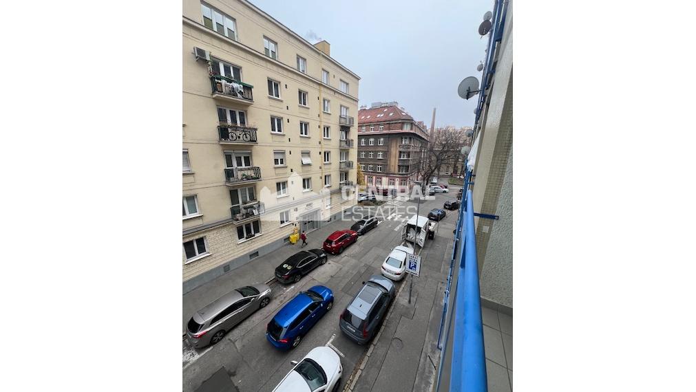 Priestranný 3- izbový byt s balkónom na prenájom v Starom meste