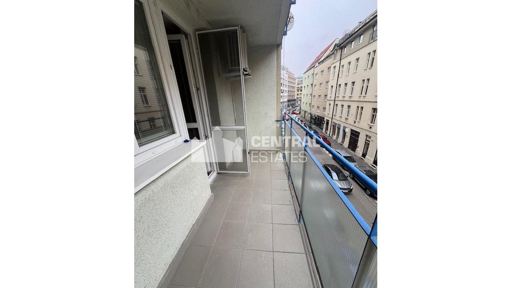 Priestranný 3- izbový byt s balkónom na prenájom v Starom meste