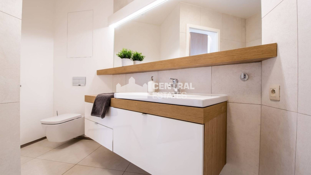 Exkluzívny 2i byt v novostavbe s lodžiou na prenájom v Starom meste