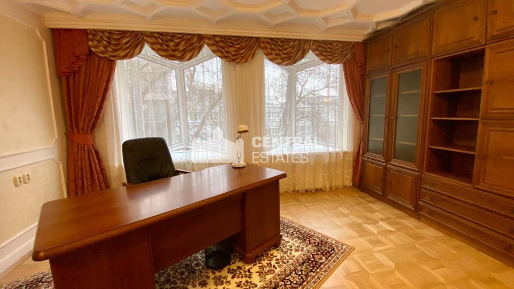 Luxusný 4i byt pod hradom s balkónom parkovaním na prenájom v Starom meste