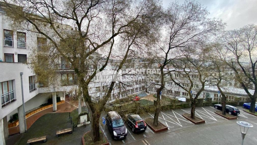 Luxusný 4i byt pod hradom s balkónom parkovaním na prenájom v Starom meste