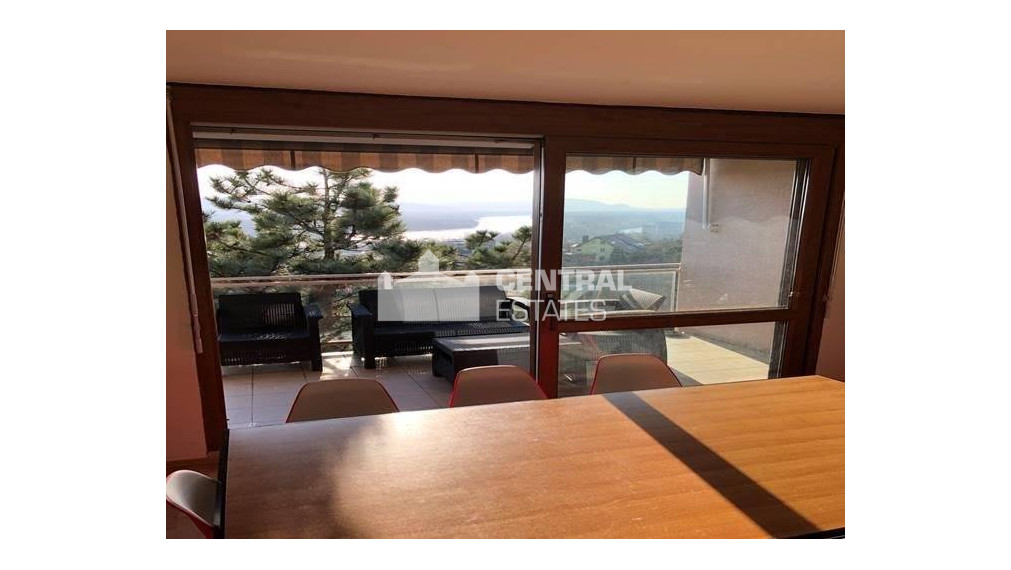 3- izbový byt v exkluzívnej vile s krásnym výhľadom na prenájom v Starom meste