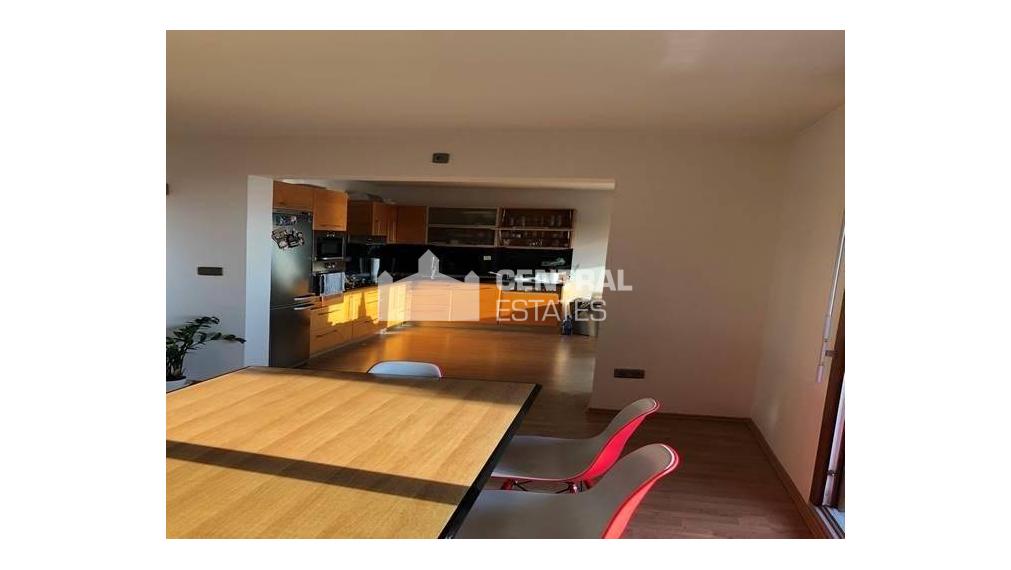 3- izbový byt v exkluzívnej vile s krásnym výhľadom na prenájom v Starom meste