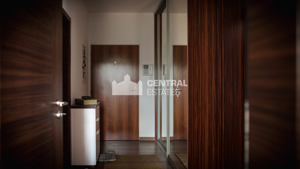 Pekný 3i byt v novostavbe s balkónom a terasou na prenájom v Karlovej Vsi