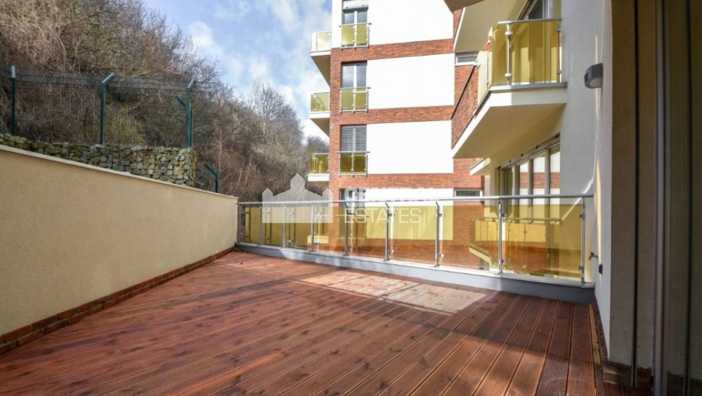 Krásny 2i byt v novostavbe s terasou a parkovaním na prenájom v Starom meste