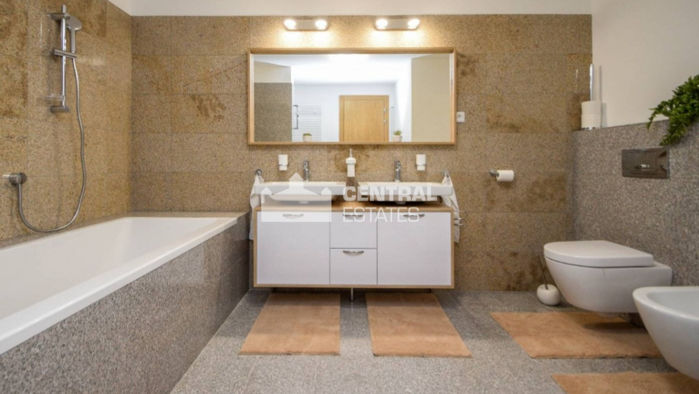 Krásny 2i byt v novostavbe s terasou a parkovaním na prenájom v Starom meste