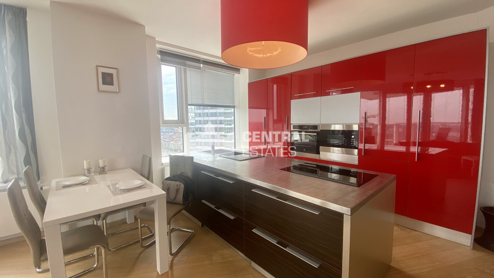 Nadštandardný klimatizovaný 4i byt s terasou na prenájom v Starom meste