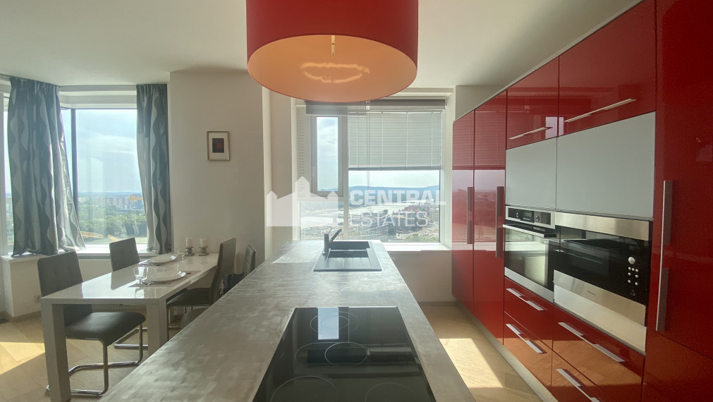 Nadštandardný klimatizovaný 4i byt s terasou na prenájom v Starom meste