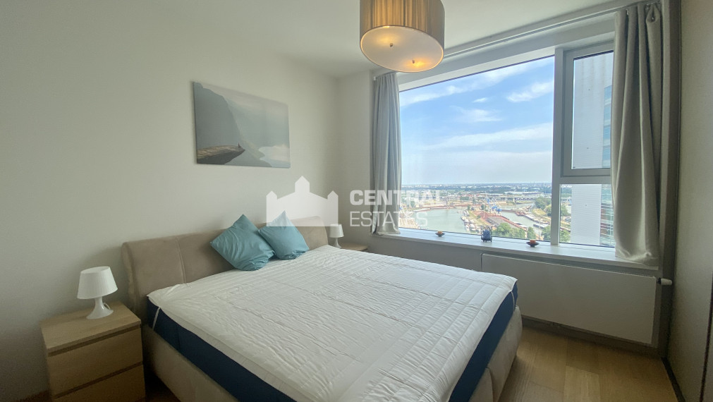 Nadštandardný klimatizovaný 4i byt s terasou na prenájom v Starom meste