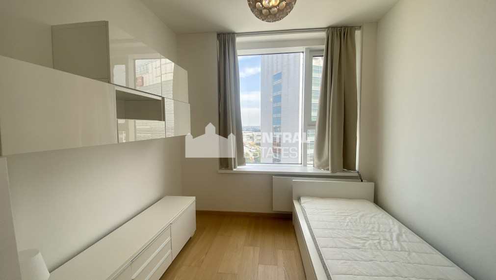 Nadštandardný klimatizovaný 4i byt s terasou na prenájom v Starom meste