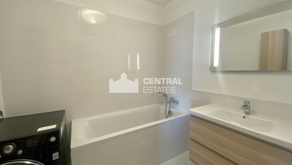 Nadštandardný klimatizovaný 4i byt s terasou na prenájom v Starom meste