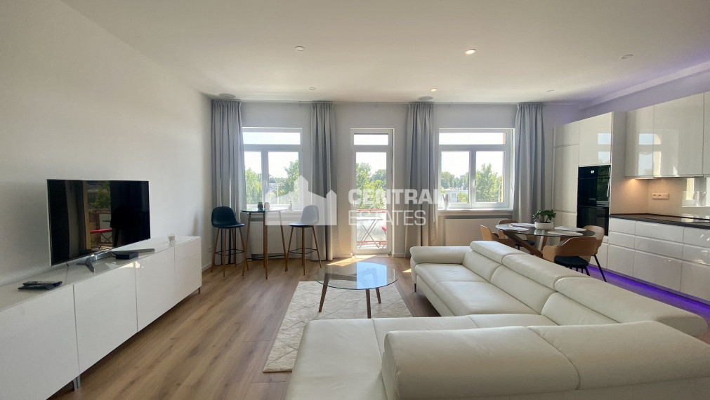 Luxusný 3i byt s balkónom a pivnicou na prenájom v Starom meste