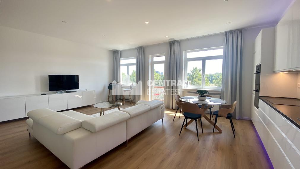 Luxusný 3i byt s balkónom a pivnicou na prenájom v Starom meste