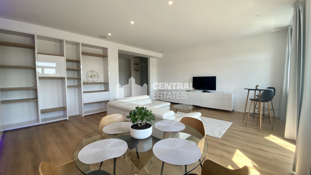 Luxusný 3i byt s balkónom a pivnicou na prenájom v Starom meste