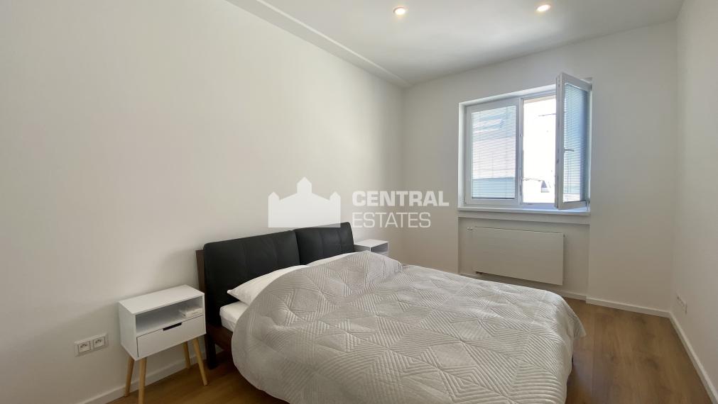 Luxusný 3i byt s balkónom a pivnicou na prenájom v Starom meste