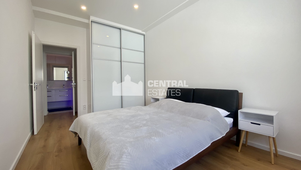 Luxusný 3i byt s balkónom a pivnicou na prenájom v Starom meste