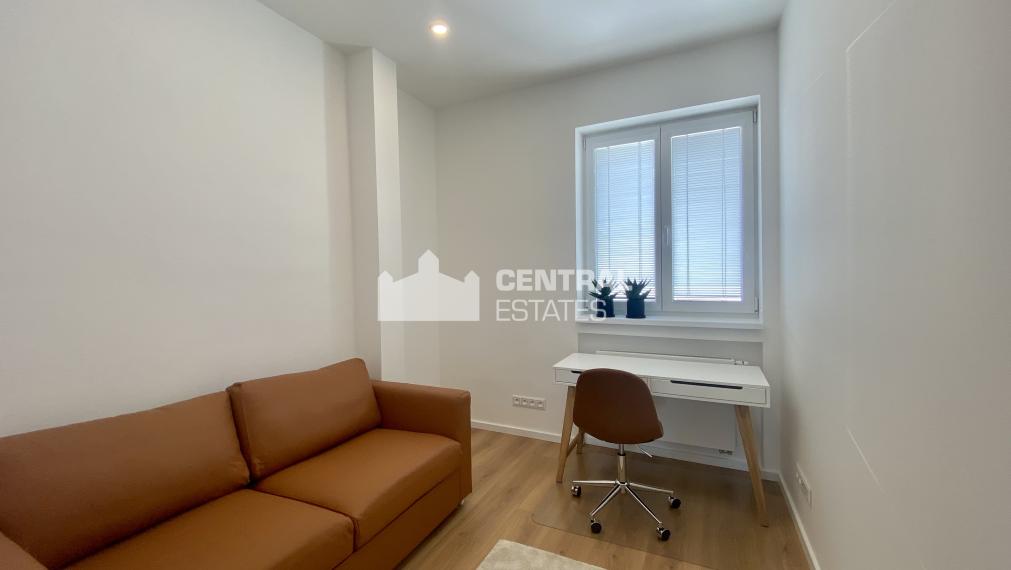 Luxusný 3i byt s balkónom a pivnicou na prenájom v Starom meste