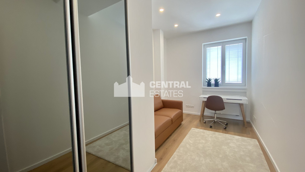 Luxusný 3i byt s balkónom a pivnicou na prenájom v Starom meste