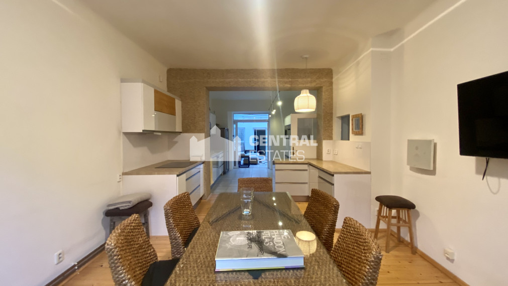 Priestranný 8-izbový rodinný dom so záhradou a saunou na prenájom v Novom meste