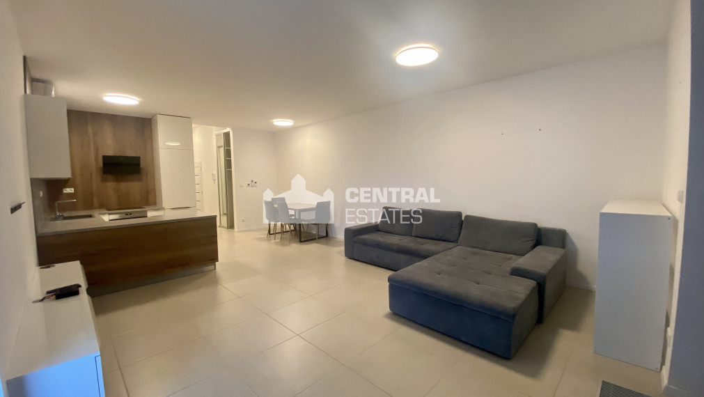 Exclusive 3- bedroom apartment in a new building with a terrace and parking for rent in Nové mesto