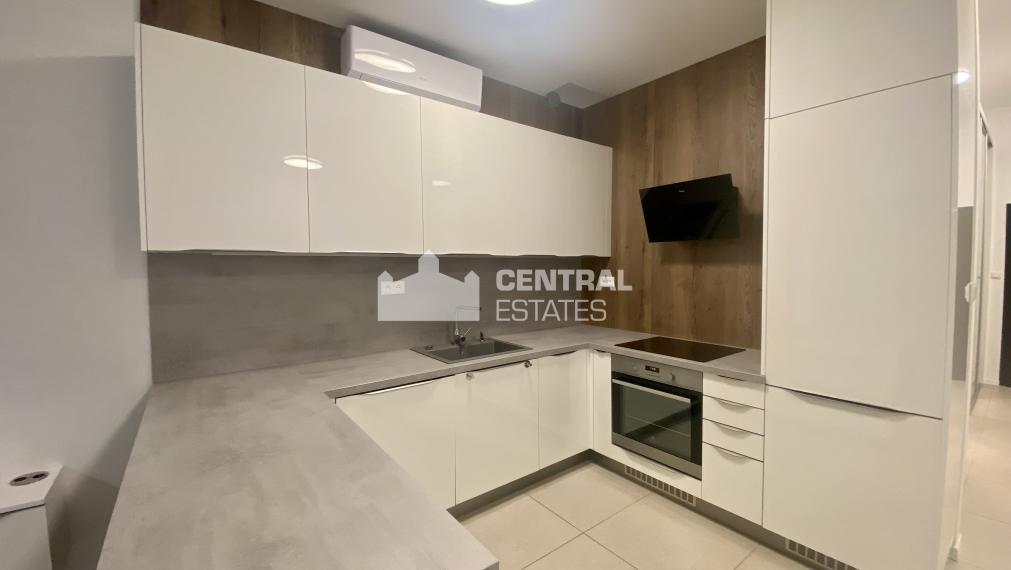 Exclusive 3- bedroom apartment in a new building with a terrace and parking for rent in Nové mesto