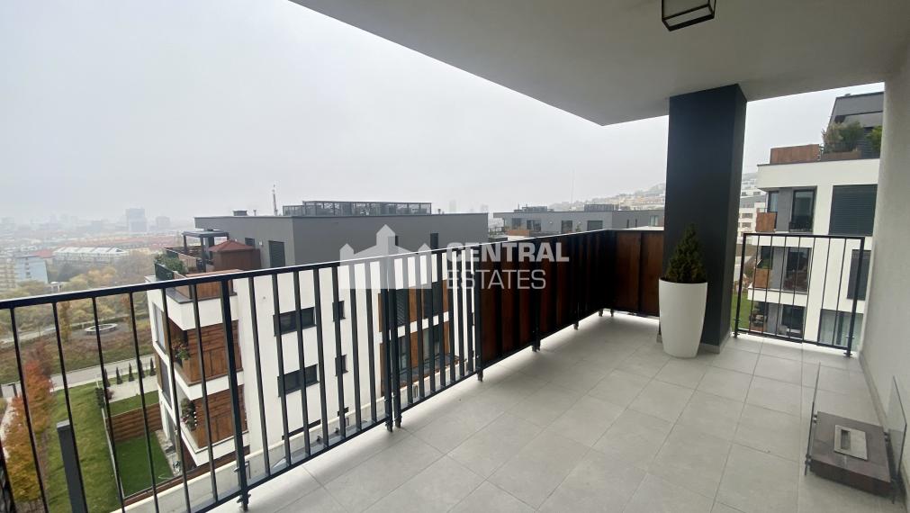 Exclusive 3- bedroom apartment in a new building with a terrace and parking for rent in Nové mesto
