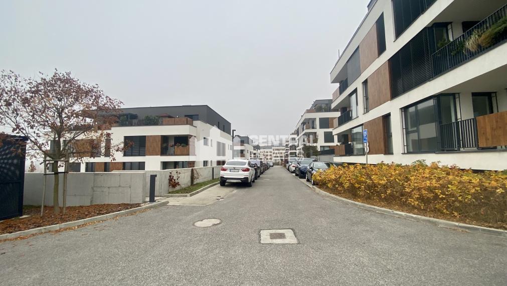 Exclusive 3- bedroom apartment in a new building with a terrace and parking for rent in Nové mesto