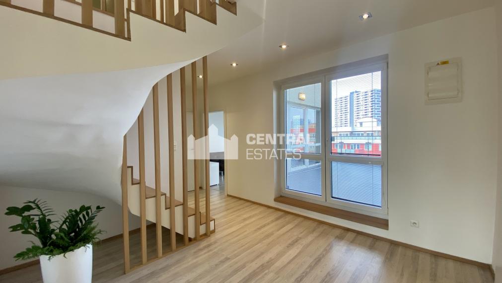 Superior 4- bedroom duplex in a new building with terrace and garage for rent in Petržalka