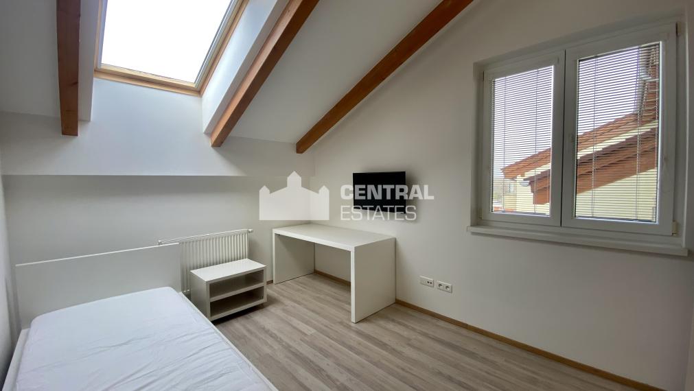 Superior 4- bedroom duplex in a new building with terrace and garage for rent in Petržalka