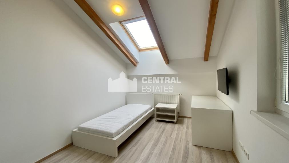 Superior 4- bedroom duplex in a new building with terrace and garage for rent in Petržalka
