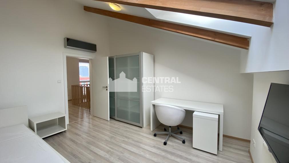 Superior 4- bedroom duplex in a new building with terrace and garage for rent in Petržalka