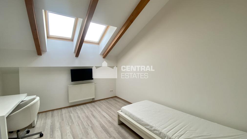 Superior 4- bedroom duplex in a new building with terrace and garage for rent in Petržalka