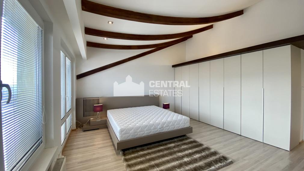 Superior 4- bedroom duplex in a new building with terrace and garage for rent in Petržalka