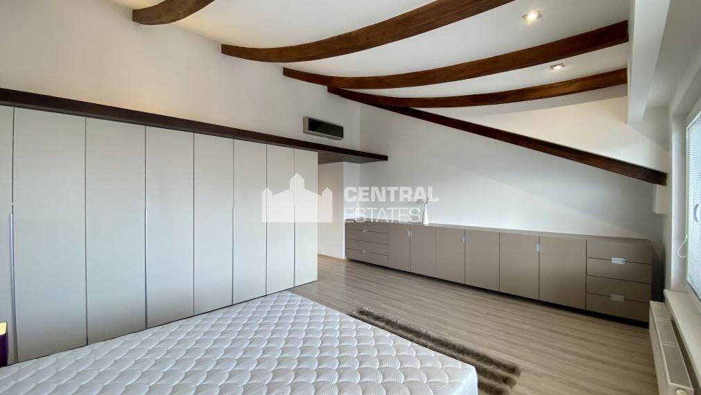 Superior 4- bedroom duplex in a new building with terrace and garage for rent in Petržalka