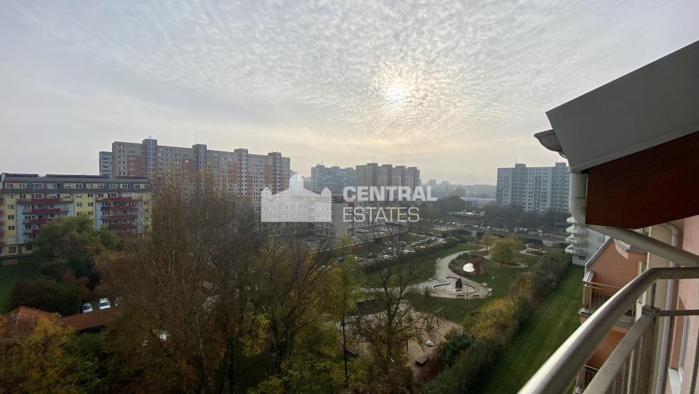 Superior 4- bedroom duplex in a new building with terrace and garage for rent in Petržalka