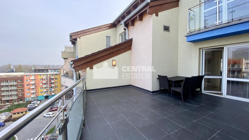 Superior 4- bedroom duplex in a new building with terrace and garage for rent in Petržalka