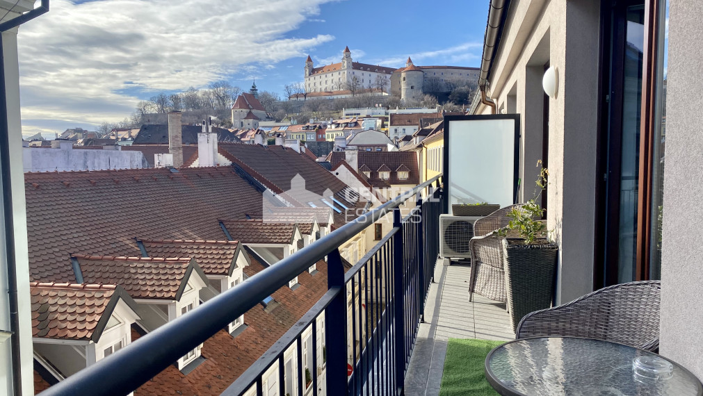 Krásny klimatizovaný 2i byt v novostavbe s terasou na prenájom v Starom meste