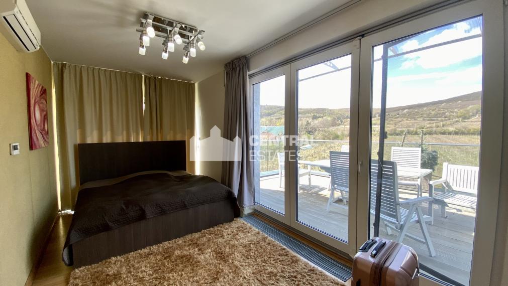 Nadštandardný 5i RD s predzáhradkou terasou a parkovaním na prenájom v Novom meste