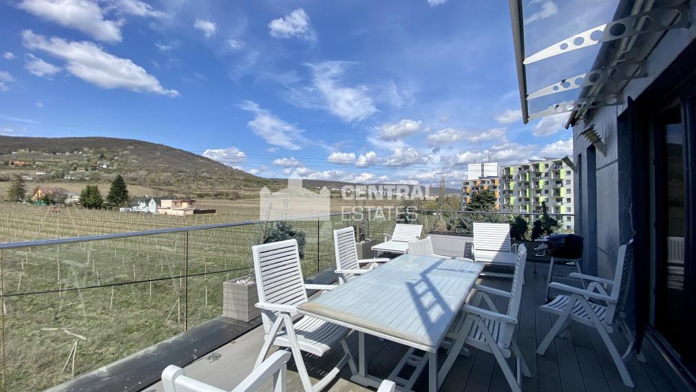 Nadštandardný 5i RD s predzáhradkou terasou a parkovaním na prenájom v Novom meste