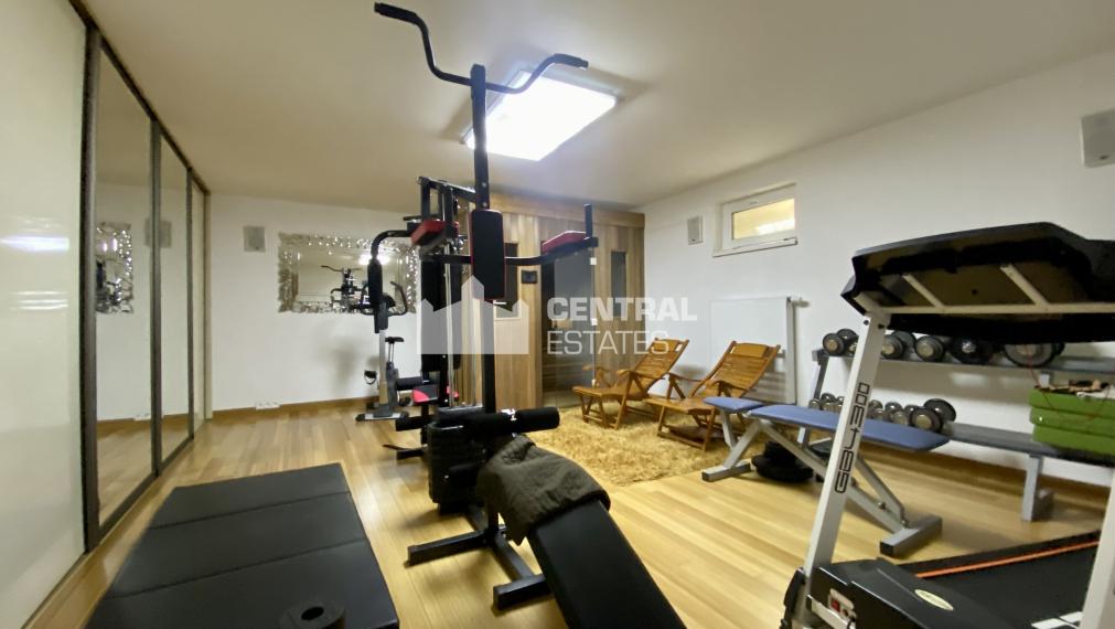 Nadštandardný 5i RD s predzáhradkou terasou a parkovaním na prenájom v Novom meste