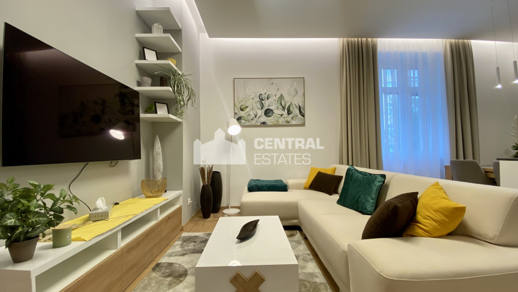 Beautiful air-conditioned 2-bedroom apartment for rent in the Old Town