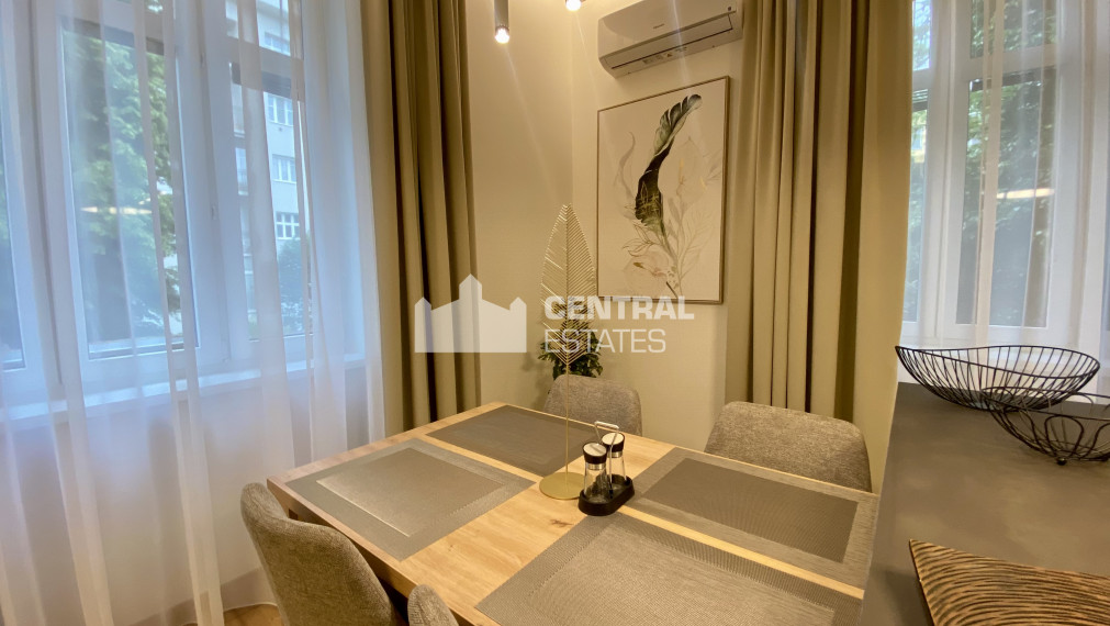 Beautiful air-conditioned 2-bedroom apartment for rent in the Old Town