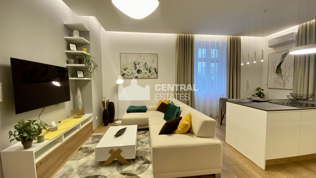 Beautiful air-conditioned 2-bedroom apartment for rent in the Old Town