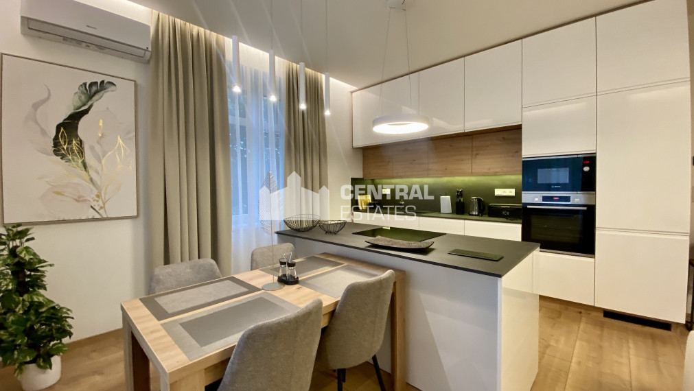 Beautiful air-conditioned 2-bedroom apartment for rent in the Old Town