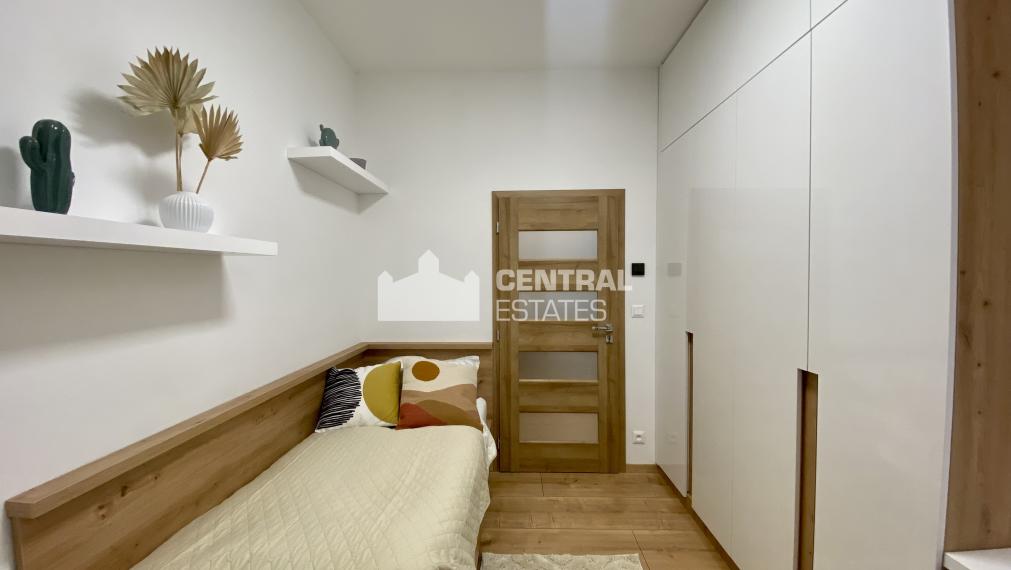 Beautiful air-conditioned 2-bedroom apartment for rent in the Old Town