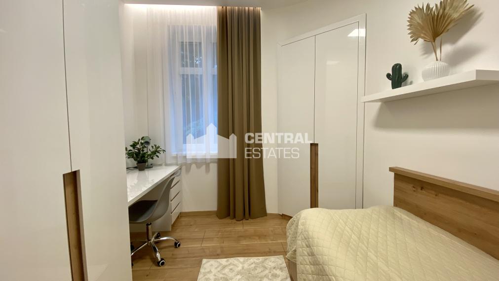 Beautiful air-conditioned 2-bedroom apartment for rent in the Old Town