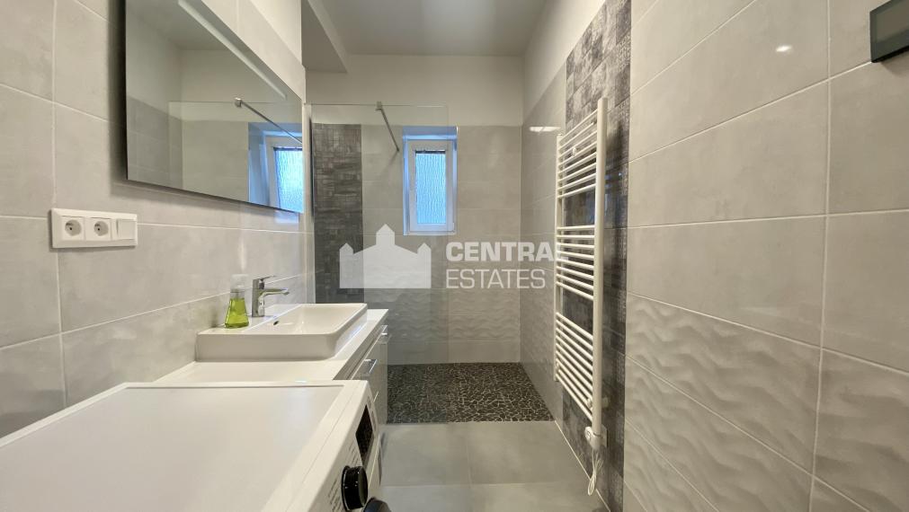 Beautiful air-conditioned 2-bedroom apartment for rent in the Old Town