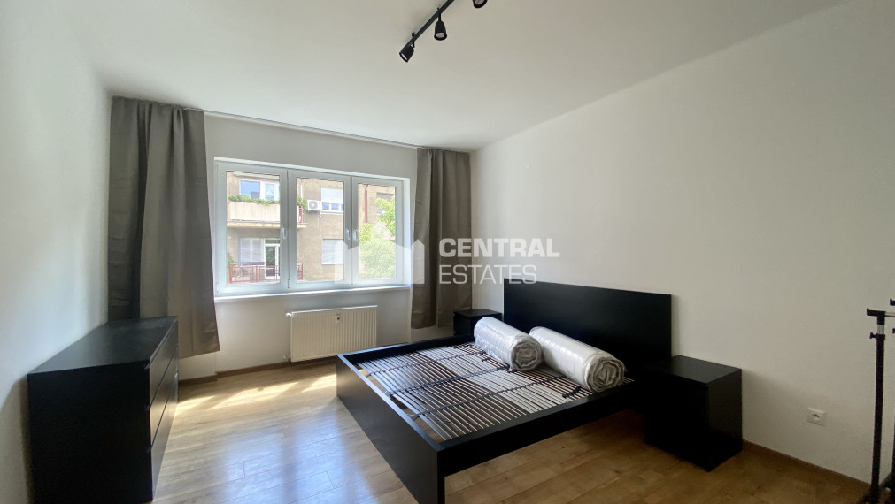 Completely renovated air-conditioned 2-bedroom apartment with a balcony for rent in Nové mesto