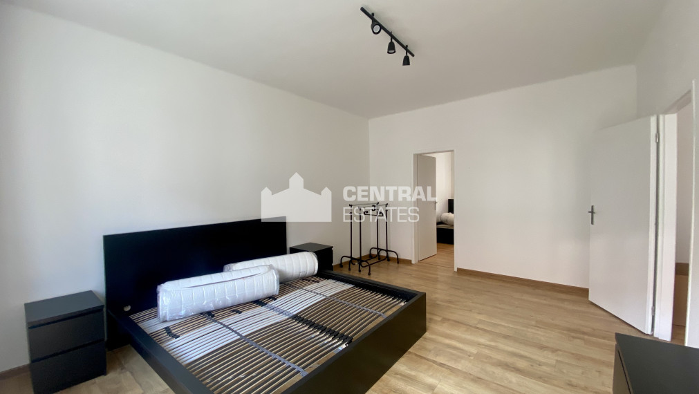 Completely renovated air-conditioned 2-bedroom apartment with a balcony for rent in Nové mesto