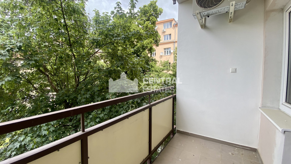 Completely renovated air-conditioned 2-bedroom apartment with a balcony for rent in Nové mesto